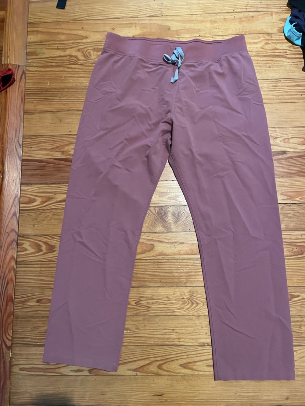 Figs Straight Leg Scrub Pants - Dusty Mauve with Gray Drawstring